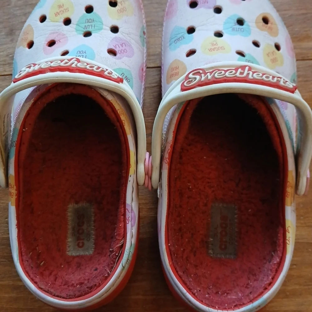 Crocs x Sweethearts Shoes Slides Clogs Valentines Kids J3  Lined